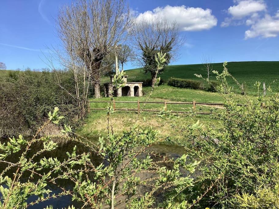 Le Gite De La Fontaine Chiddes Buitenkant foto